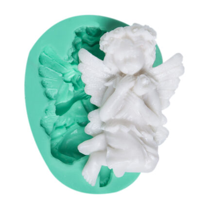 Oturan melek figürü kalıbı ve dökülmüş melek biblosu. Kanatlı melek reçine süsleme için ideal.