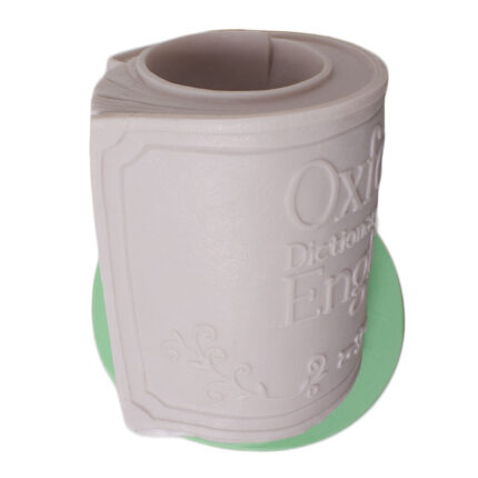 Oxford kitap kalemlik silikon kalıbı ile yapılmış kitap şeklinde kalemlik. Oxford Dictionary of English yazısı belirgin.