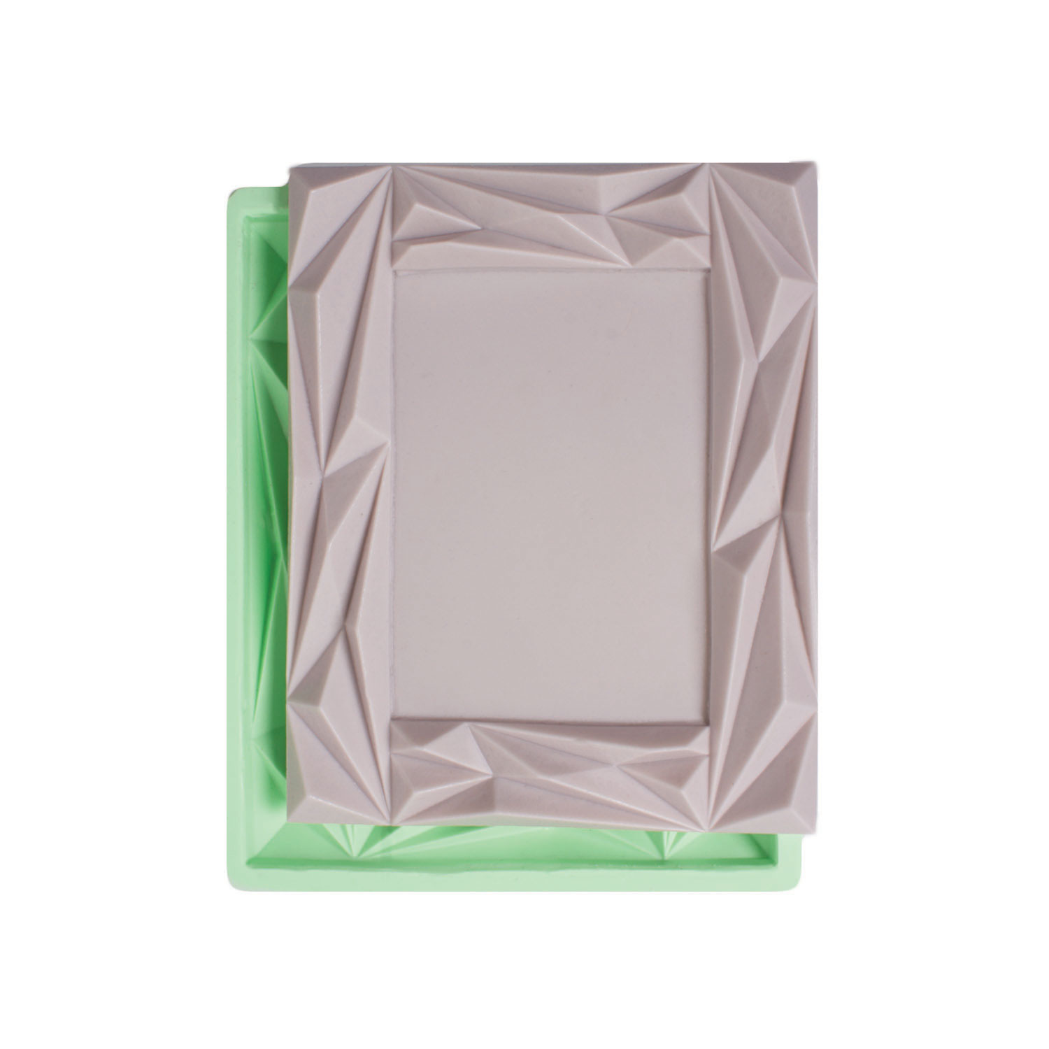 piramit-cerceve-seklinde-silikon-kokulu-tas-kalibi-kk-1899.jpg Piramit çerçeve silikon kalıp: Geometrik desenli fotoğraf çerçevesi kalıbı, RTV2 silikon.