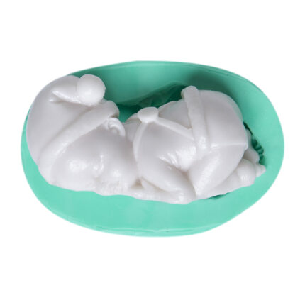 Şapkalı bebek silikon kalıbı. Ponponlu şapka bebek figürü dökümü için ideal. Bebek hediyelik eşya yapımı.