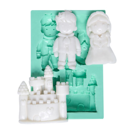 Prenses prens ve şato silikon kalıbı ile yapılmış figürler: prens, prenses ve şato. Masal dünyası temalı sabun/dekoratif obje yapımı.