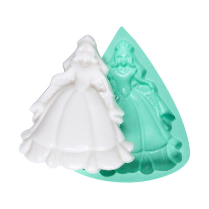 Prenses silikon kalıbı ve kalıptan çıkmış prenses figürü. Çocuk temalı sabun yapımı için ideal.