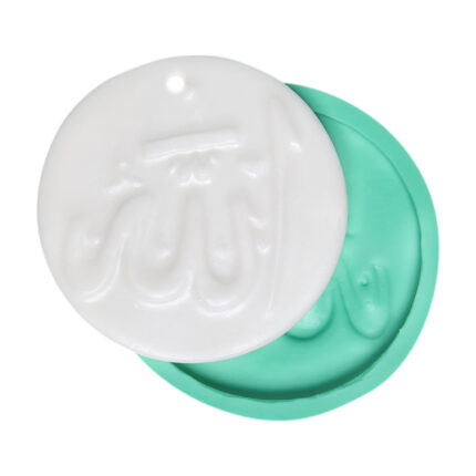 Allah yazısı figürlü silikon kalıp modeli. Dini yazı kalıbı, İslami motif reçine süs yapımı için ideal.