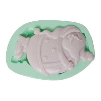 Sağa uçan Noel Baba silikon kalıp, yılbaşı süsü için. Noel baba figürü detaylı ve sevimli.