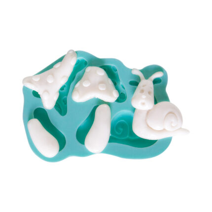 Salyangoz ve mantarlar silikon kalıbı ile yapılmış bahçe temalı süsler: mantar ve salyangoz figürleri.