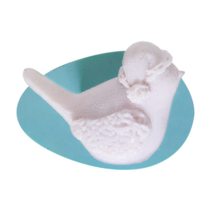 Şapkalı kuş silikon kalıbı ile yapılmış, sevimli şapkalı kuş figürü. Kuş koleksiyonu için ideal.