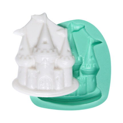 Şato silikon kalıbı ve kalıptan çıkmış şato figürü. Masal temalı süs yapımı için ideal.