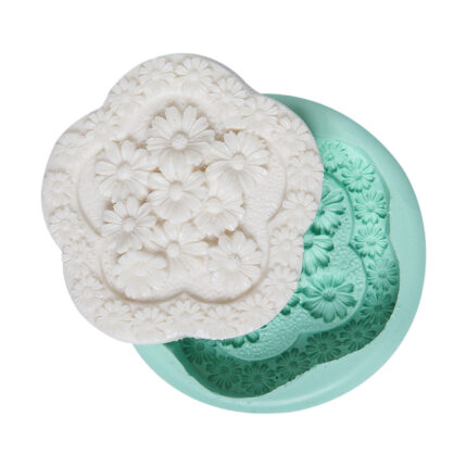 Kurdelya serpme papatya silikon döküm kalıbı ve papatya masa süsü reçine dökümü.