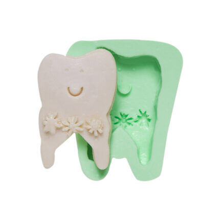 Sevimli çiçekli diş silikon kalıbı ve kalıptan çıkmış diş figürü. Diş temalı sabun, dekoratif obje yapımı için ideal.