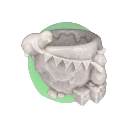 Süsleme yapan penguenler saksı silikon kalıbı: Yılbaşı pengueni figürlü, 3D tasarım.