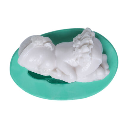 Kurdelya taçlı fırfırlı bebek silikon kalıbı. Fırfırlı bebek prensesi figürü için ideal. Çocuk odası dekorasyonu.