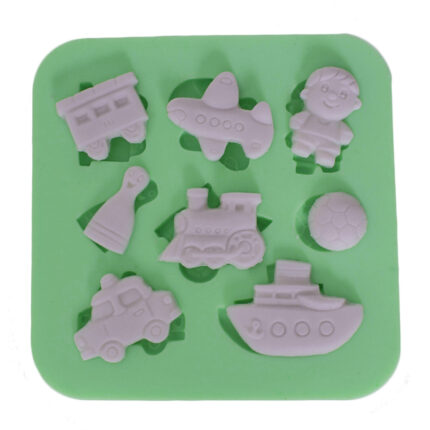 Taşıt temalı silikon kalıp: araba, uçak, tren, gemi, çocuk figürleri. Erkek çocuk odası süsü için ideal.
