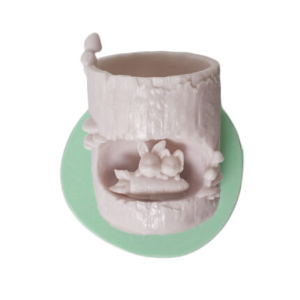 Tavşanlı kütük saksı silikon kalıbı ile yapılmış bahçe temalı dekoratif saksı.