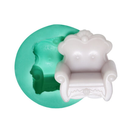 Tek kişilik koltuk silikon kalıbı ve dökümden çıkmış koltuk objesi. Minyatür dekorasyon için ideal.