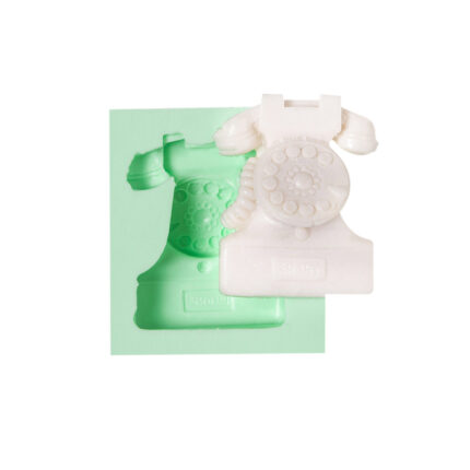 Telefon silikon kalıbı ve kalıptan çıkarılmış retro telefon modeli. Kurdelya Modern Telefon Silikon Kalıp.