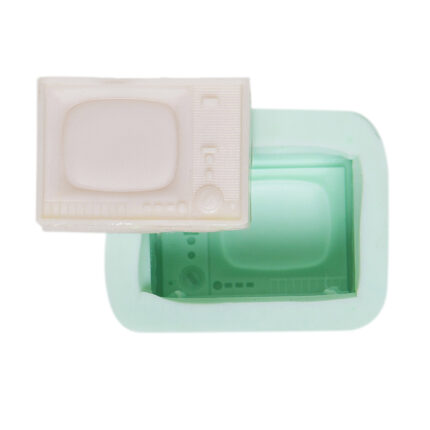 Televizyon silikon kalıbı ve kalıptan çıkmış televizyon objesi. Minyatür ev eşyası yapımı için ideal.