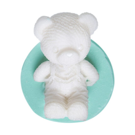 Tulumlu erkek ayıcık silikon kalıbı ile yapılan beyaz ayıcık figürü, bebek odası dekorasyonu için.