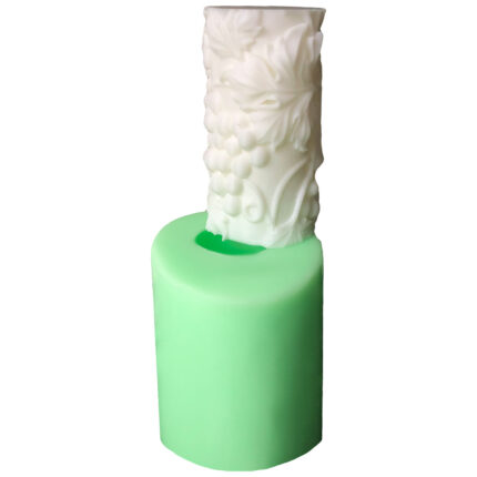 Üçüm salkımı desenli mum silikon kalıbı. Doğa temalı mum yapımı için ideal, 6x6x11cm boyutunda.