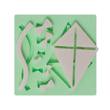 Çocuk temalı uçurtma silikon kalıp modeli: uçurtma, kurdele ve fiyonklar içeren oyun temalı dekorasyon kalıbı.