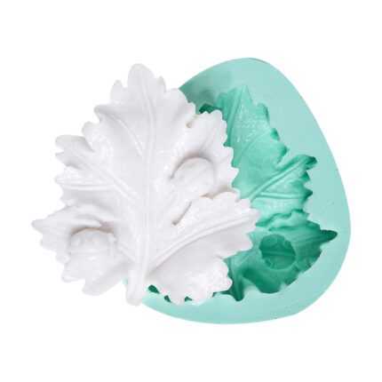 Uğur böcekli yaprak silikon kalıbı ile yapılmış bahçe temalı süsleme objesi.