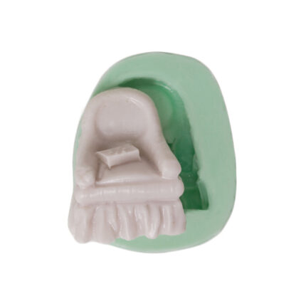 Üstünde kitap bulunan koltuk silikon kalıbı. Kitap temalı ev dekoru için 3D koltuk figürü.