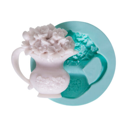 Vazoda çiçek demeti silikon kalıbı ve kalıptan çıkmış çiçek temalı obje. Çiçek dekorasyonu için ideal.