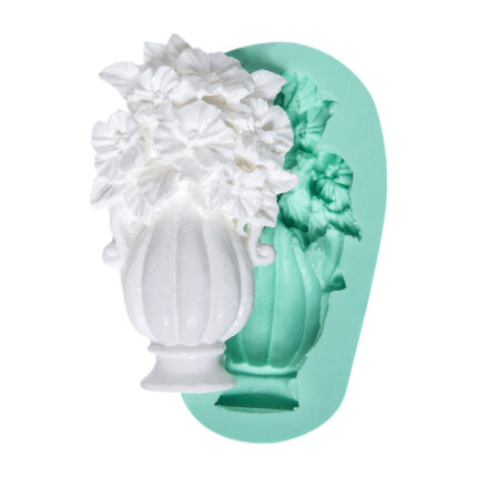 Vazoda çiçek silikon kalıbı ve kalıptan çıkmış beyaz çiçek objesi. Botanik dekorasyon için ideal.