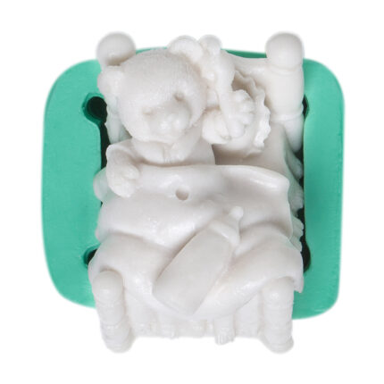 Yatakta ayıcık silikon kalıbı: çocuk odası dekorasyonu veya sabun yapımı için ideal. Sevimli tasarım.