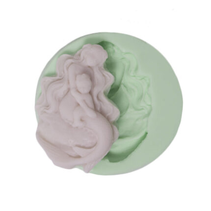 Yavrusu kucağında deniz kızı silikon kalıp: masal dünyası süsü için ideal.