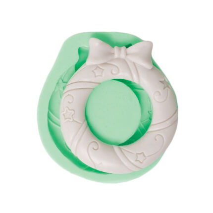 Yılbaşı çelengi çerçeve silikon kalıp: kurdeleli, yıldızlı, dekoratif tasarım. Yılbaşı süsü için ideal.