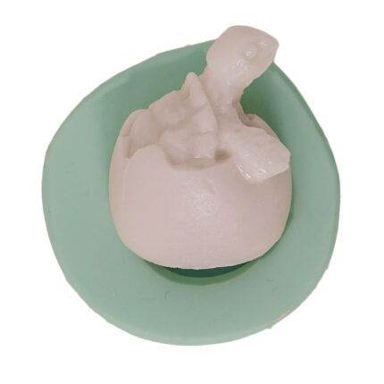 Yumurtadan çıkan kaplumbağa silikon kalıbı, deniz canlısı süsü yapımı için ideal. Sevimli ve detaylı tasarım.