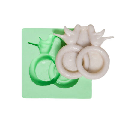 Yüzük üstünde güvercinler silikon kalıbı ve döküm obje. Romantik sabun ve takı yapımı için ideal.