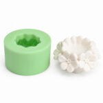 Çiçeklerle Çevrili Dekoratif Mumluk Silikon Kalıbı (7×7×4 cm – KK-2239)